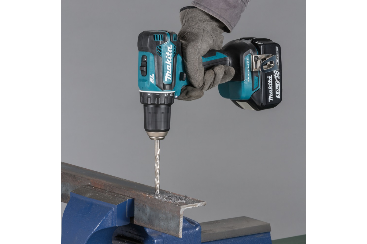 Аккумуляторная дрель-шуруповерт Makita LXT DDF485RF