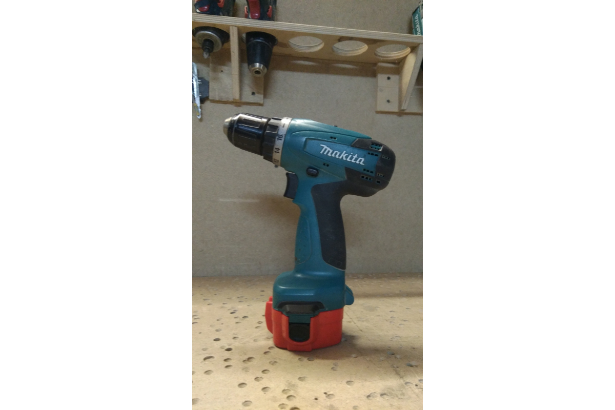 Аккумуляторная дрель-шуруповерт Makita 6271DWAE