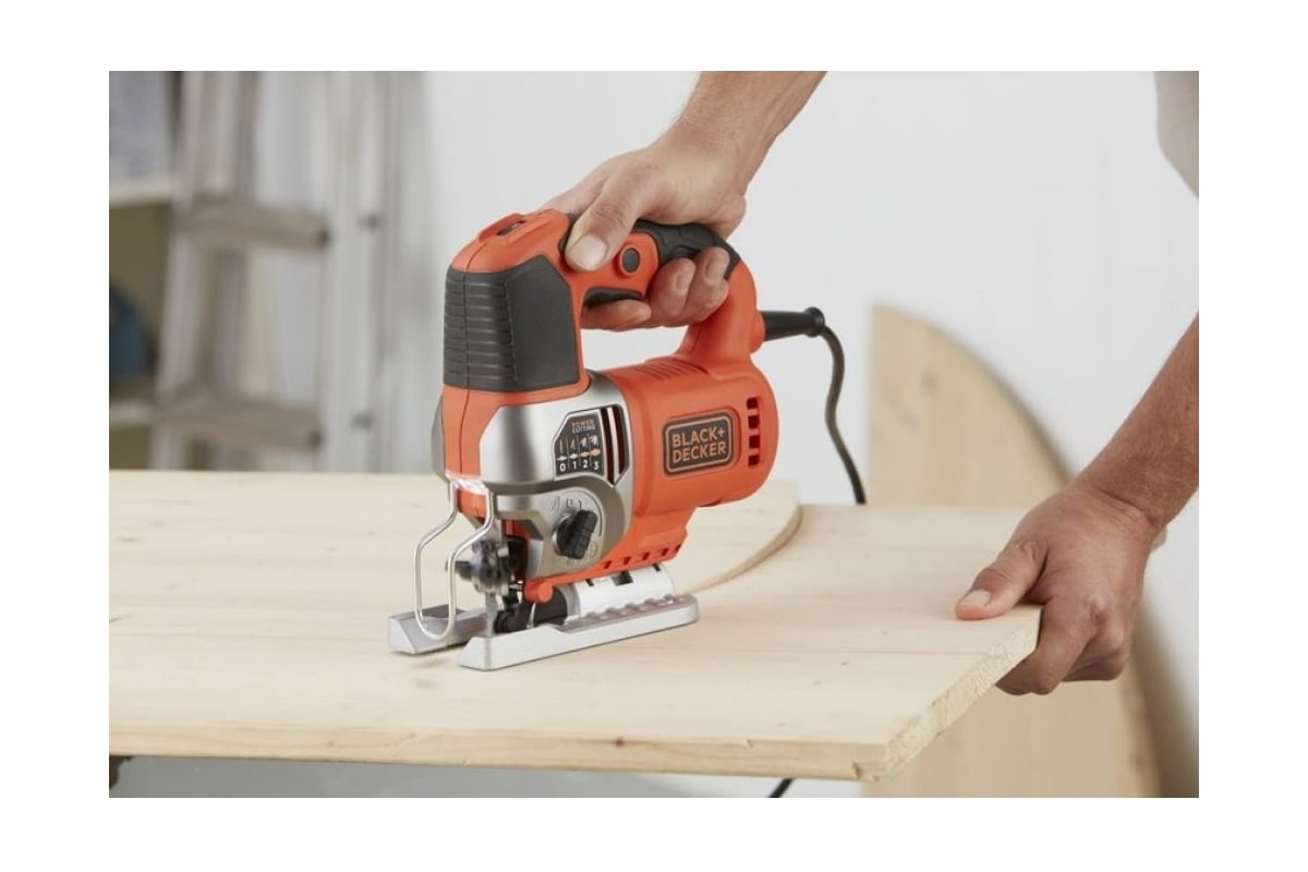 Мощный лобзик Black&Decker BES610K-QS