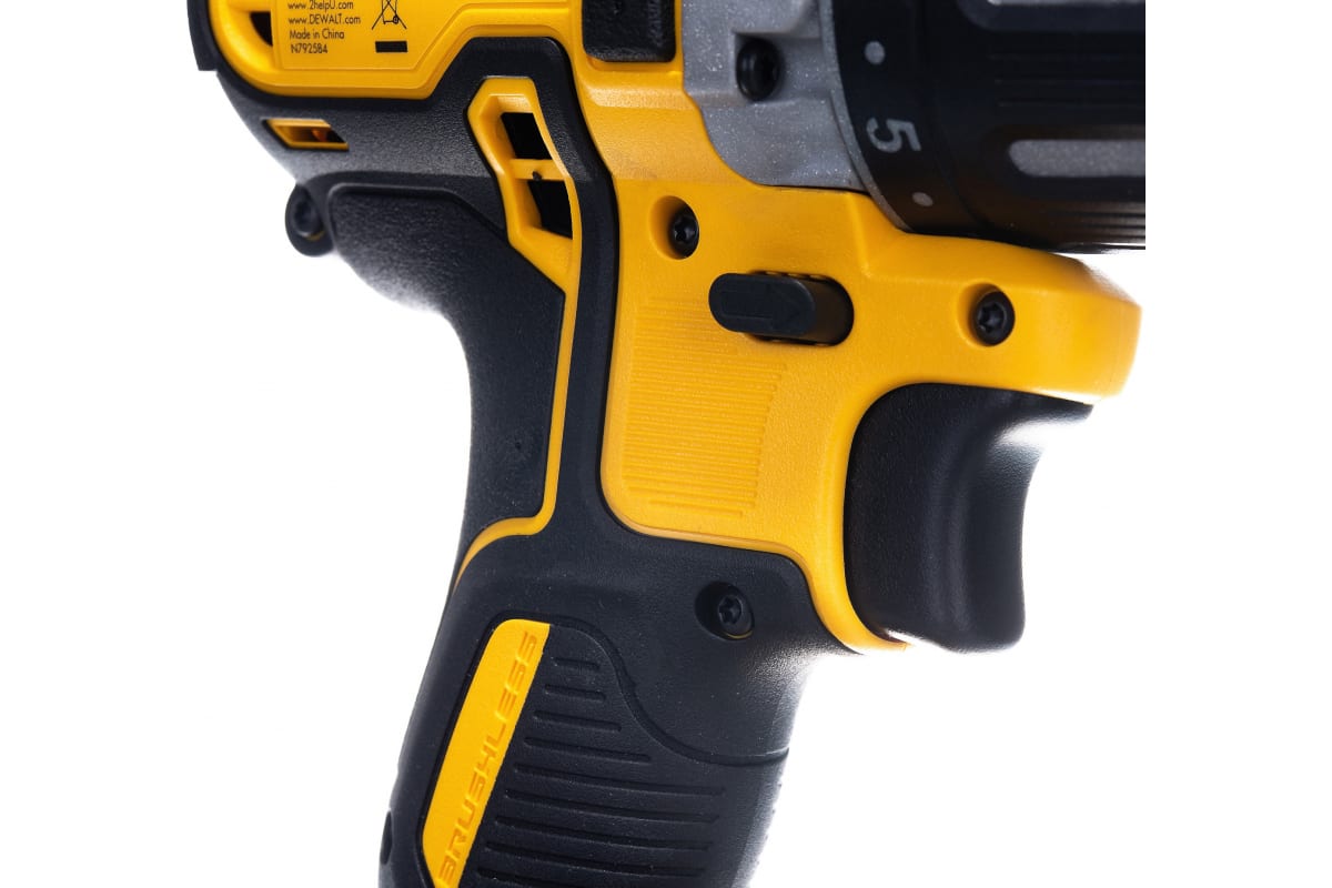 Ударная дрель-шуруповерт DeWalt DCD796NT