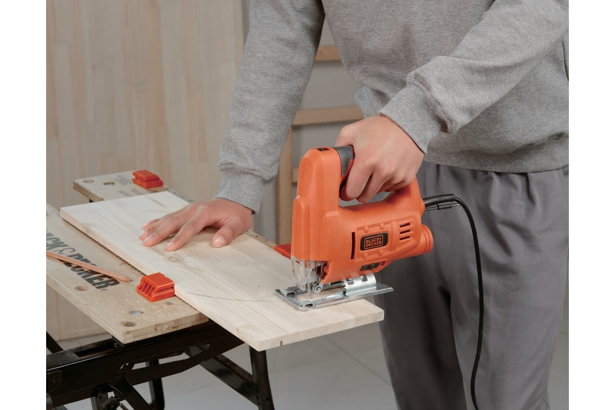 Лобзик Black&Decker JS20