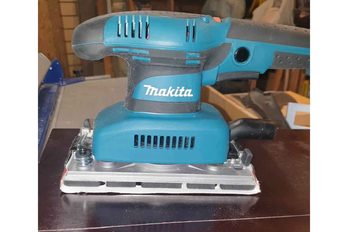 Вибрационная шлифмашина Makita BO3711