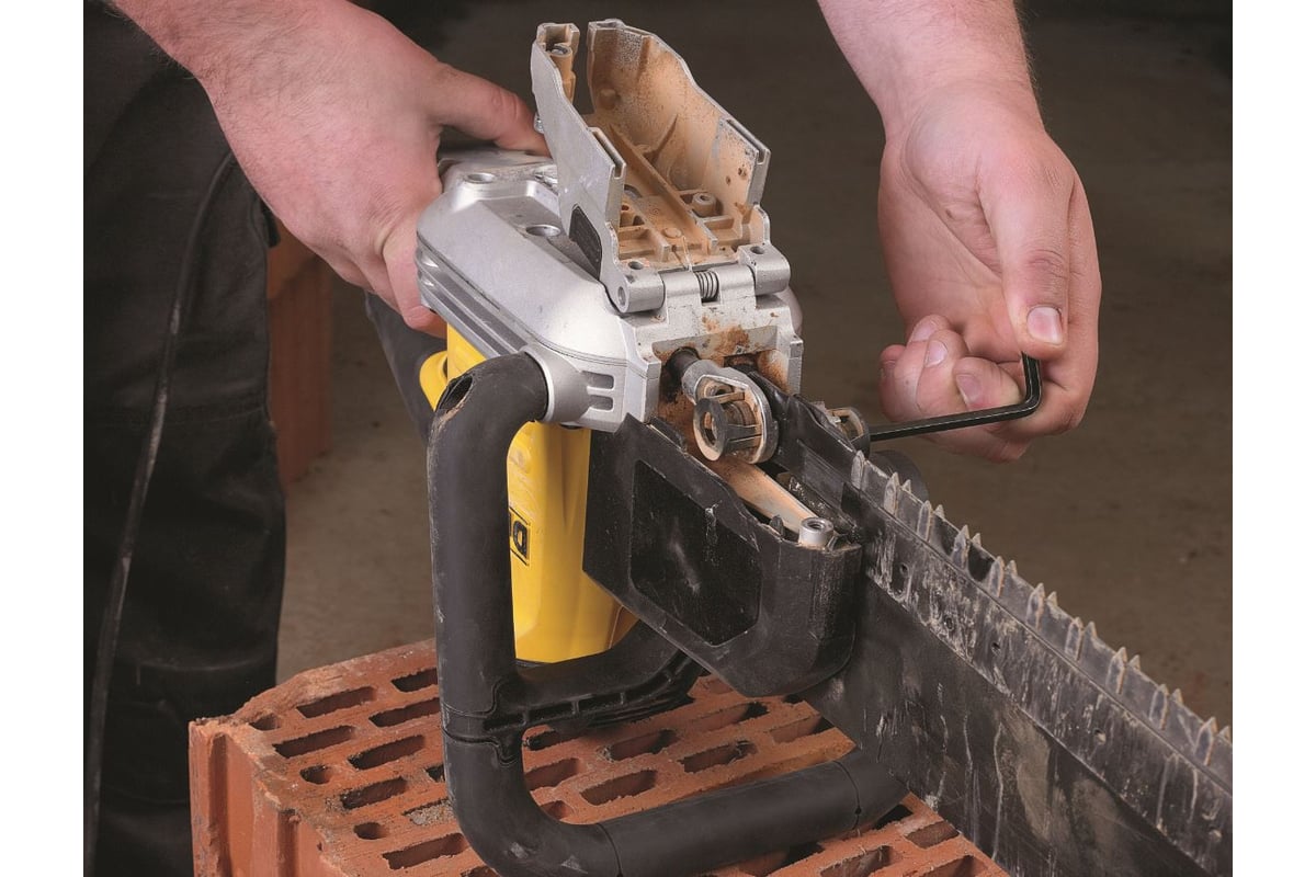 Пила DeWalt Аллигатор DWE398