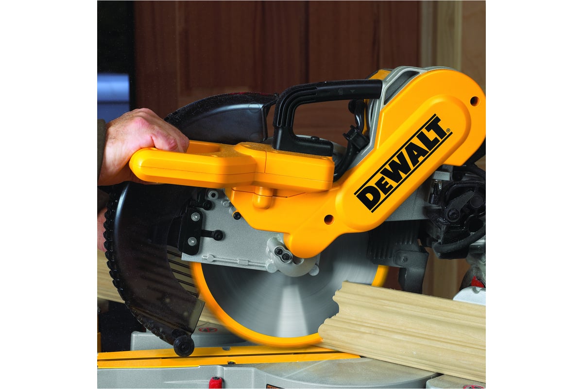 Торцовочная пила DeWalt DW 717XPS