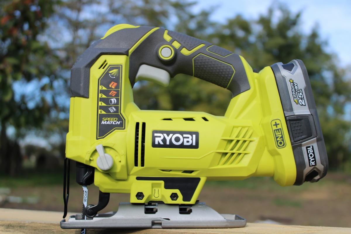 Аккумуляторный лобзик Ryobi ONE+ R18JS-0 5133002158