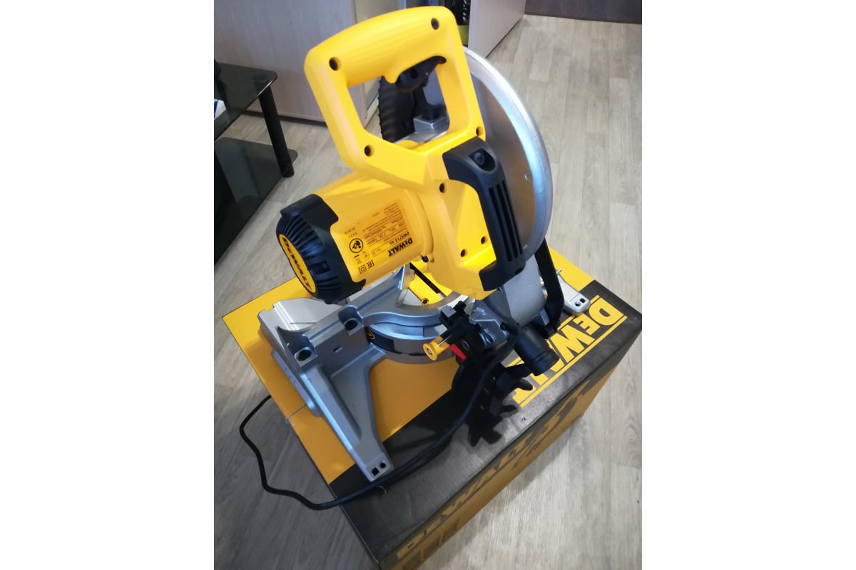 Торцовочная пила DeWalt 1600 Вт DWS713