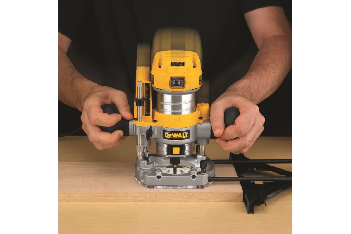 Двуручный фрезер DeWalt D26203