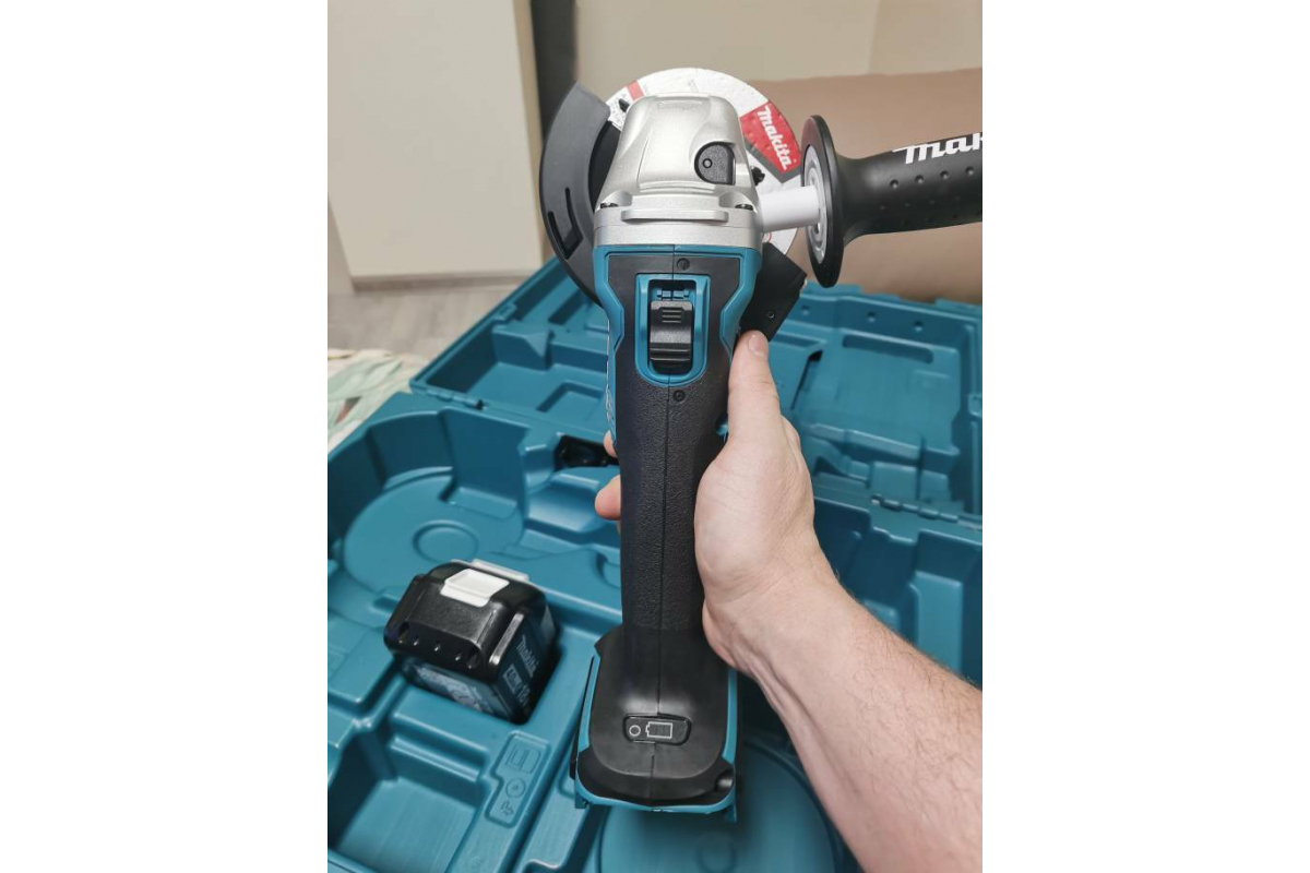 Аккумуляторная угловая шлифмашина Makita LXT DGA504RME