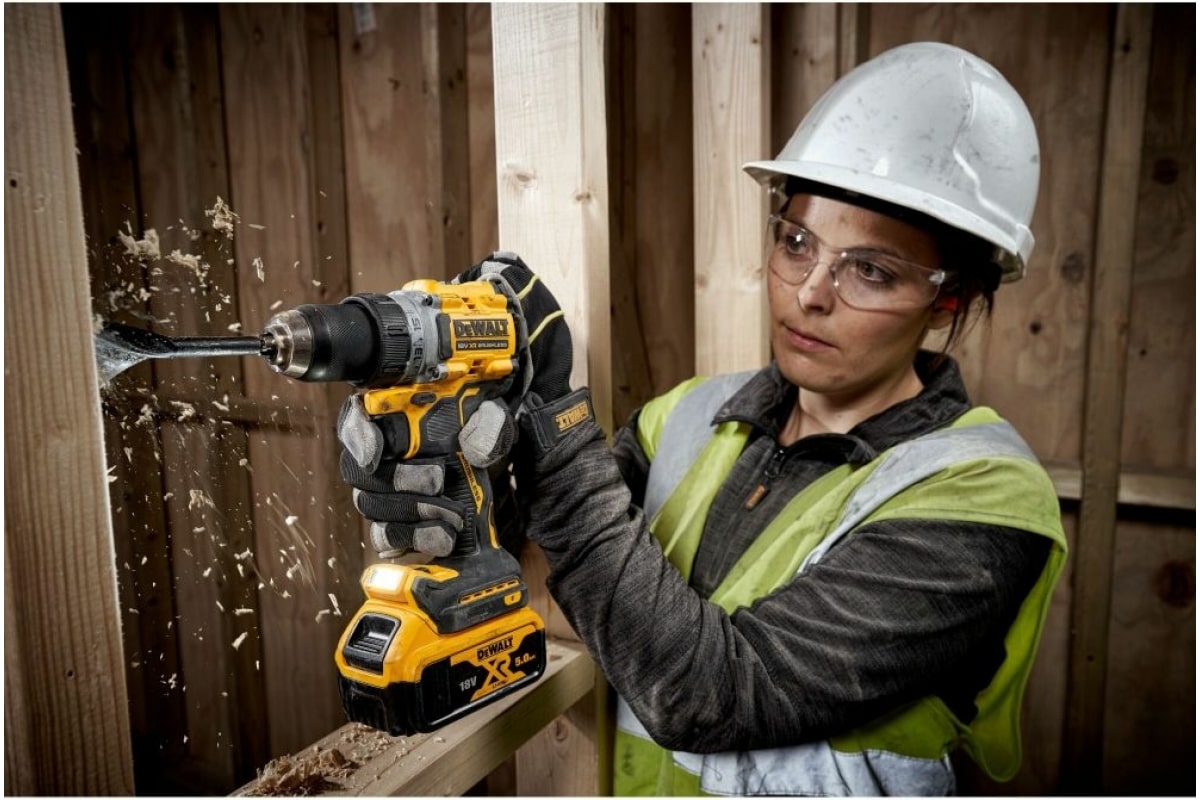 Аккумуляторная дрель-шуруповерт DeWalt DCD 800 P2T DCD800P2T-QW