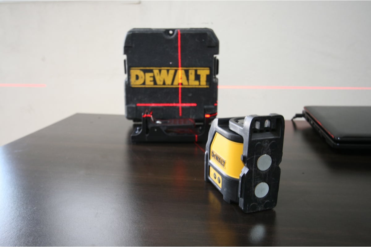 Лазерный нивелир DeWalt DW 088 K