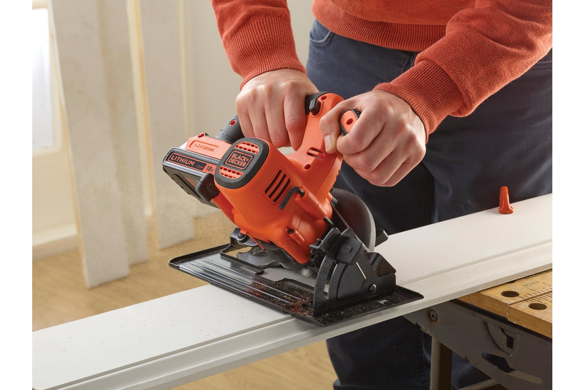 Аккумуляторная дисковая пила Black&Decker BDCCS18N