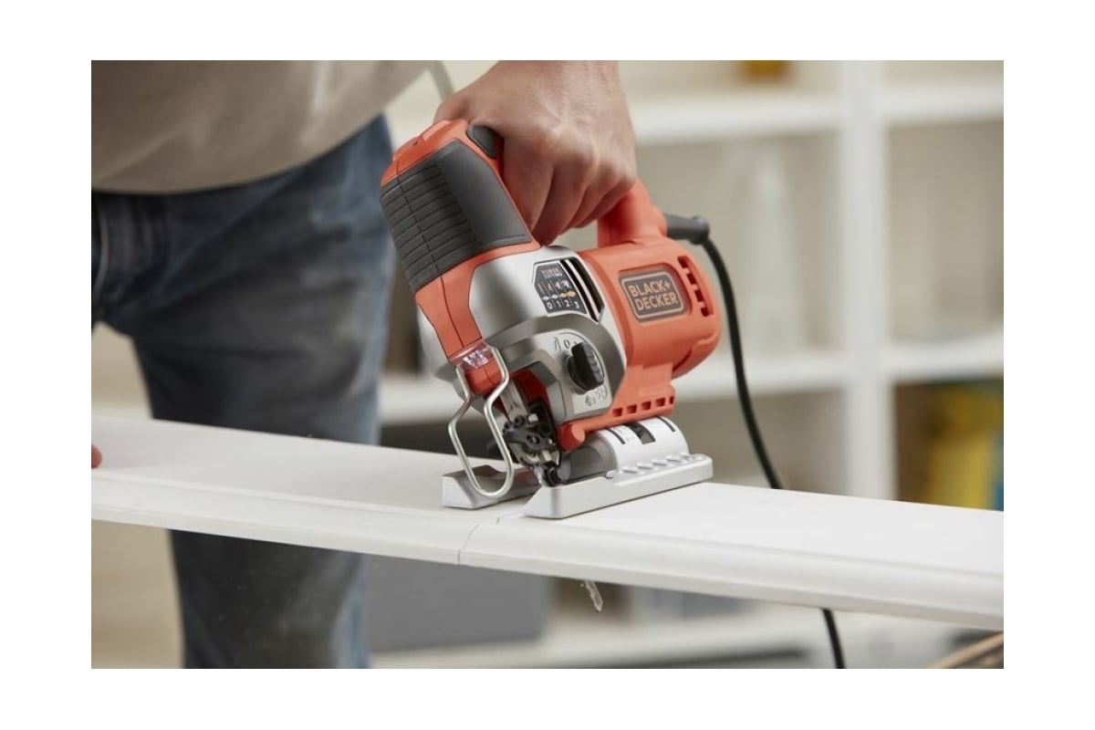 Мощный лобзик Black&Decker BES610K-QS