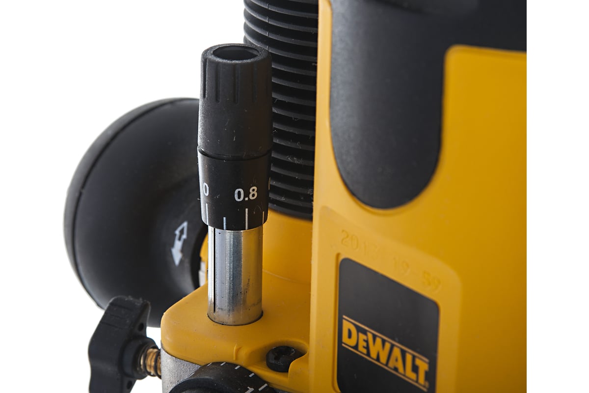 Фрезер DeWalt DW 621