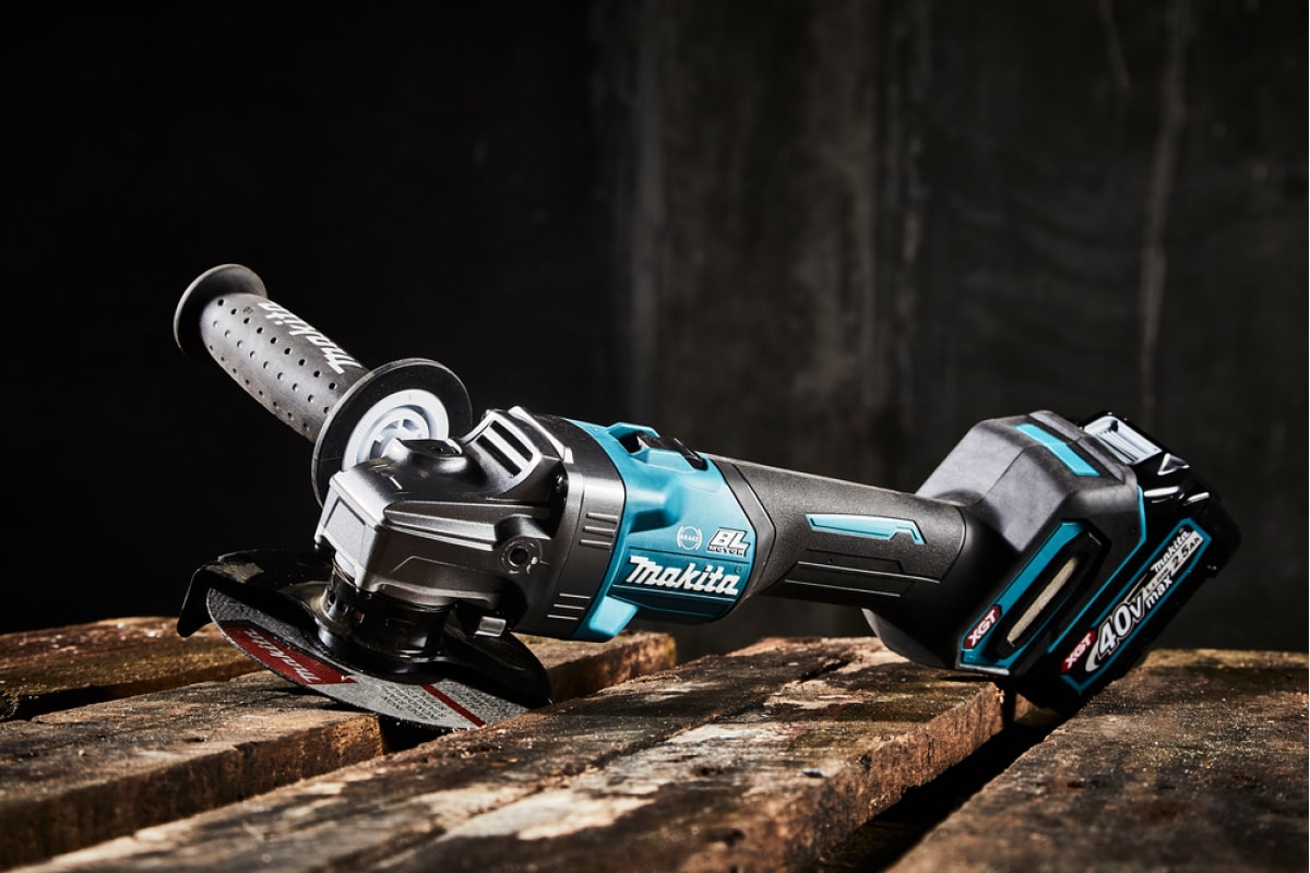 Угловая шлифмашина Makita XGT GA005GZ