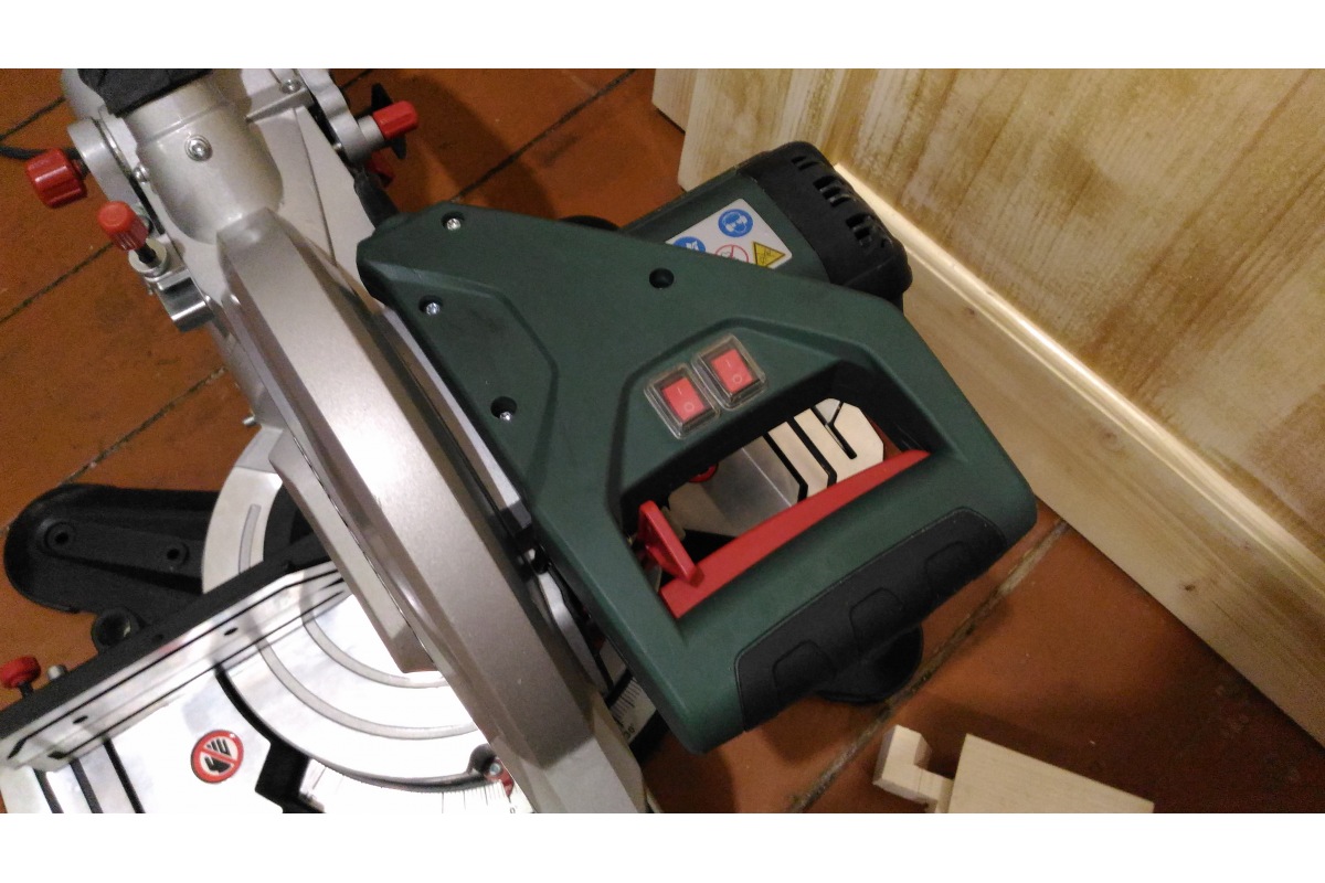 Торцовочная пила Metabo KGS 254 M 602540000