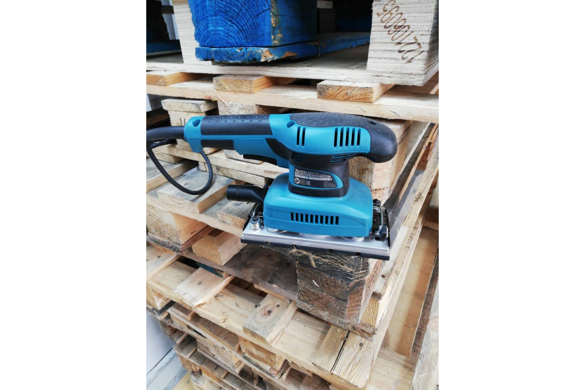 Вибрационная шлифмашина Makita BO3710