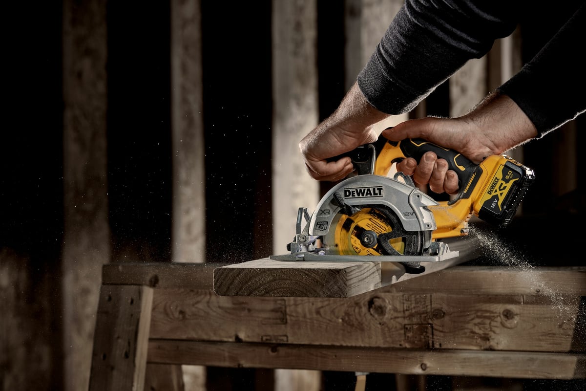 Дисковая пила DeWalt 12 В XR DCS512N-XJ