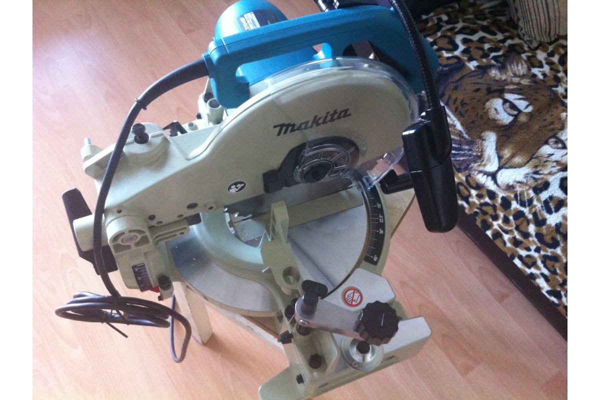 Торцовочная пила Makita LS 1040 F