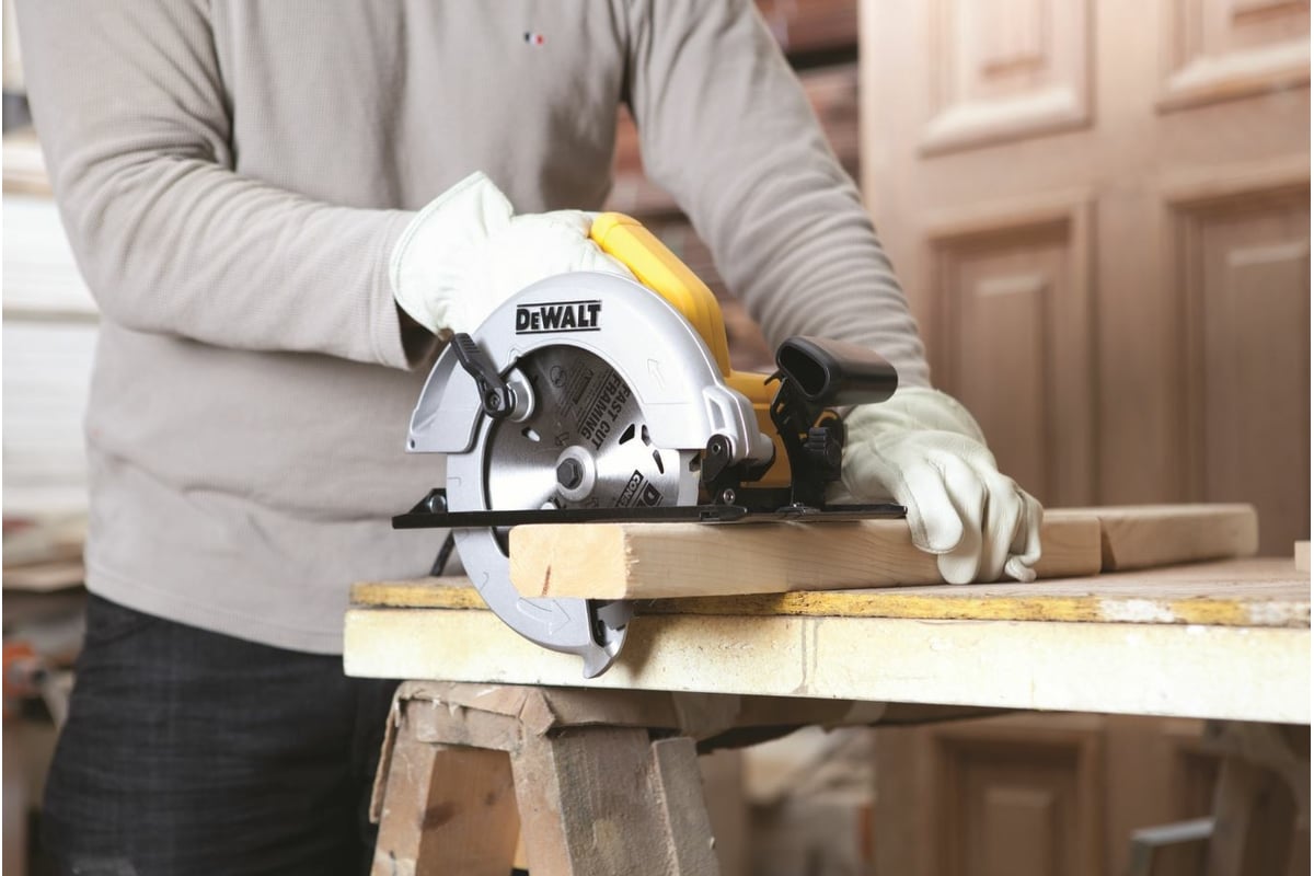 Дисковая пила DeWalt DWE 560 B