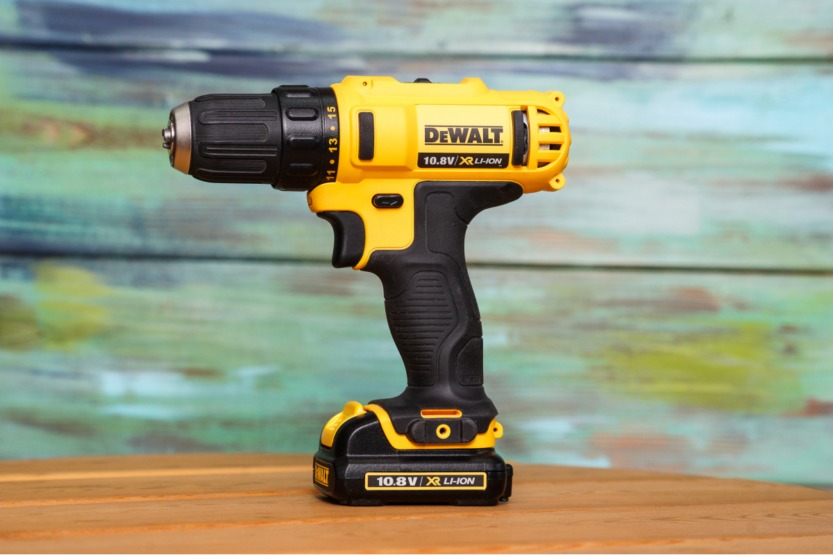 Аккумуляторная дрель-шуруповерт DeWalt DCD 710 C2