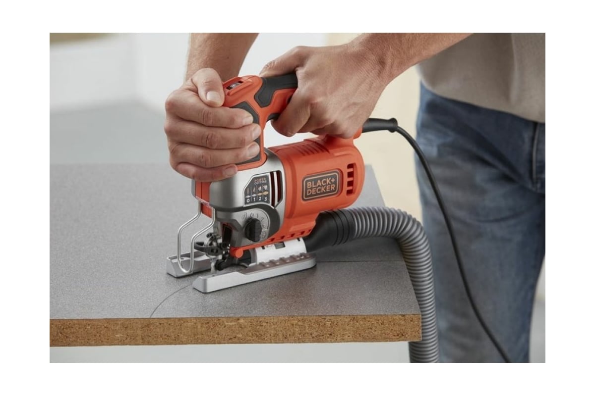 Мощный лобзик Black&Decker BES610K-QS