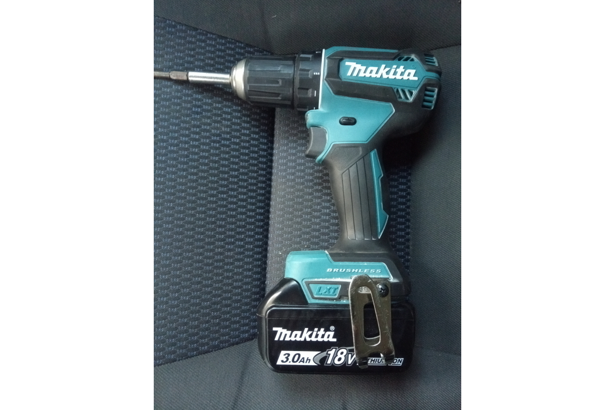 Аккумуляторная дрель-шуруповерт Makita LXT DDF485Z