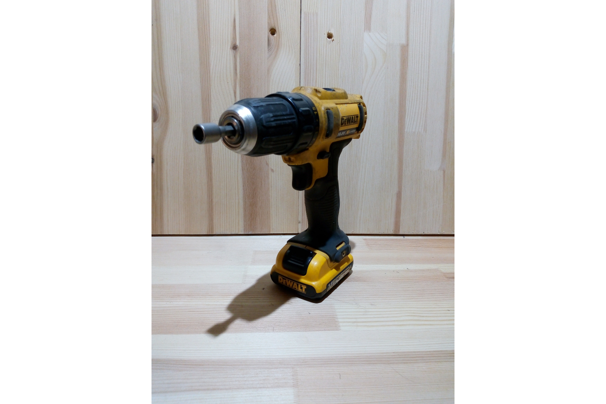 Аккумуляторная дрель-шуруповерт DeWalt DCD 710 C2