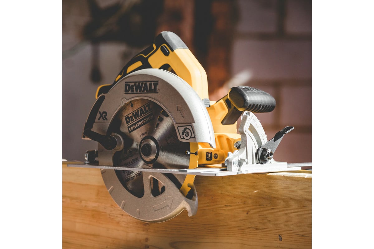 Дисковая пила DeWalt 18В XR DCS570N