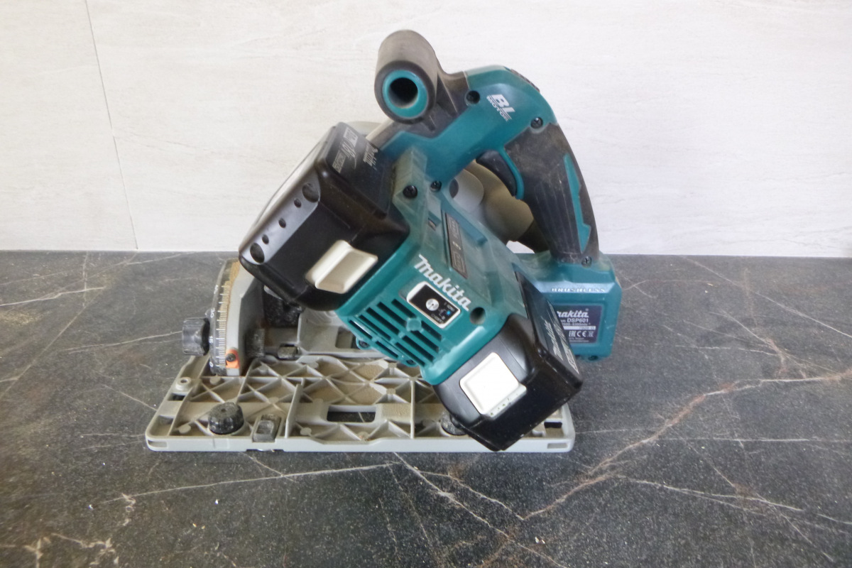 Аккумуляторная погружная дисковая пила Makita LXT DSP601ZU