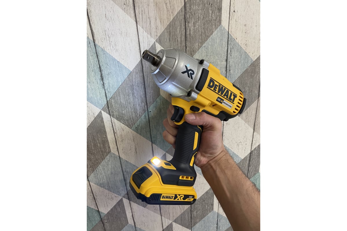 Импульсный гайковерт DeWalt DCF899N