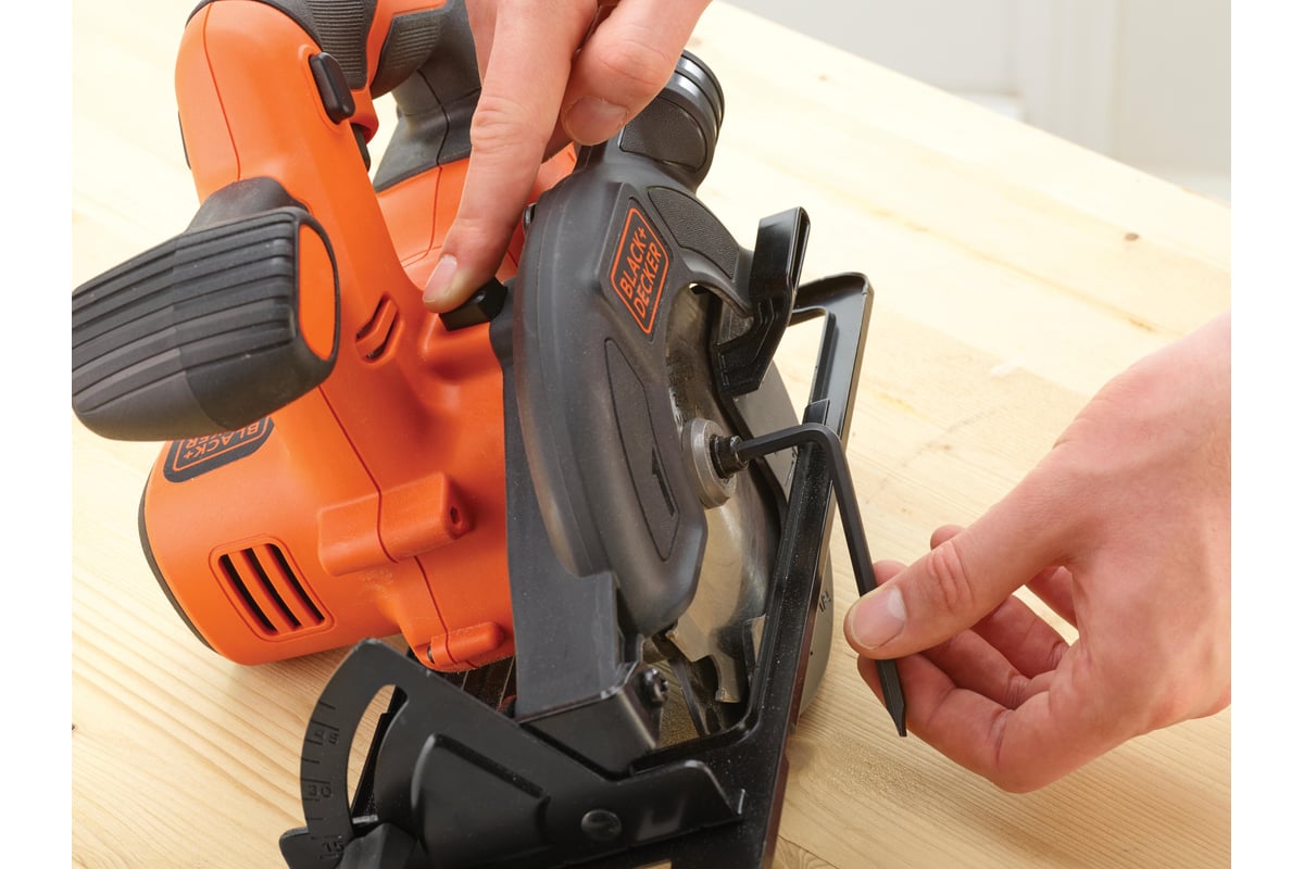 Аккумуляторная дисковая пила Black&Decker BDCCS18N