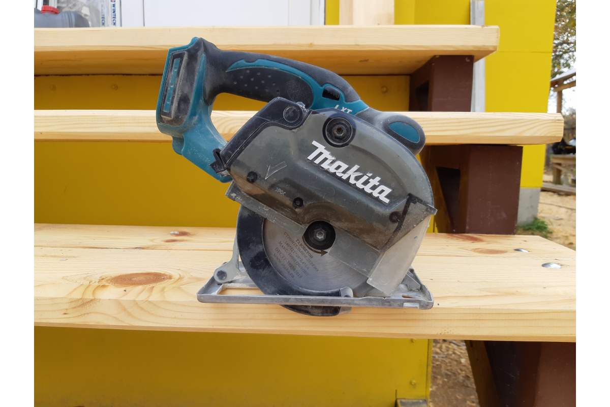 Дисковая пила по металлу Makita LXT DCS552Z