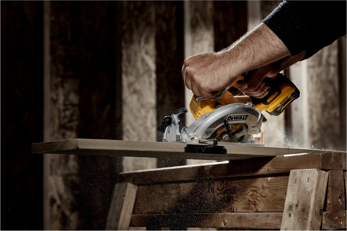 Дисковая пила DeWalt 12 В XR DCS512N-XJ