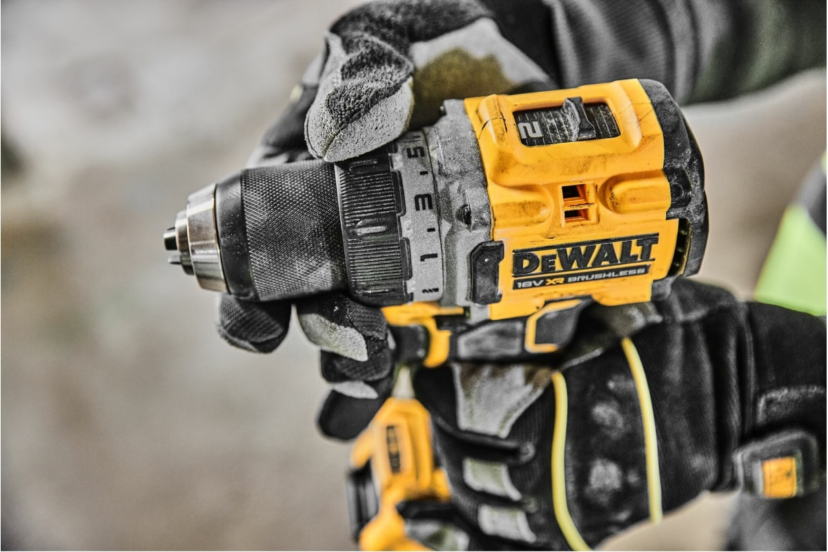 Бесщеточная дрель-шуруповерт DeWalt 2 скорости, 2 АКБ 18 В XR Li-Ion DCD800E2T-QW