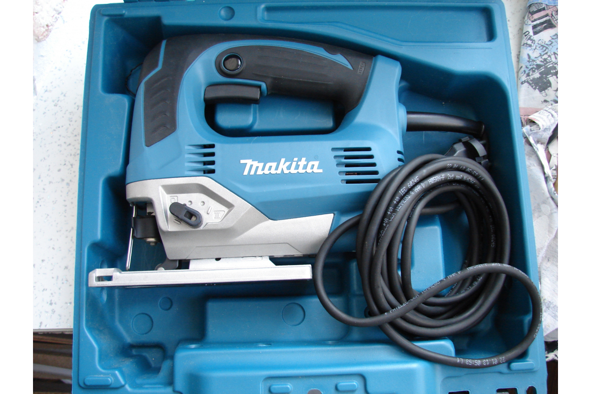 Лобзик Makita JV0600K