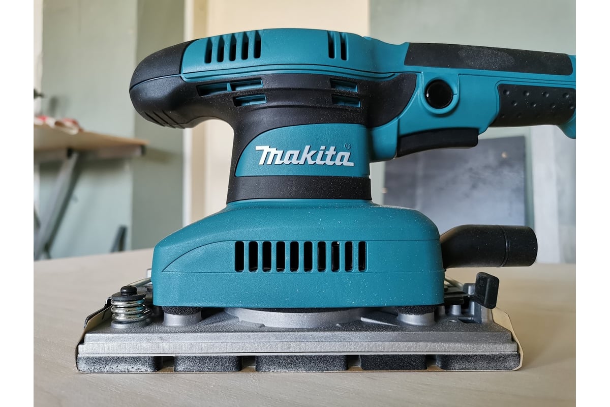 Вибрационная шлифмашина Makita BO3711