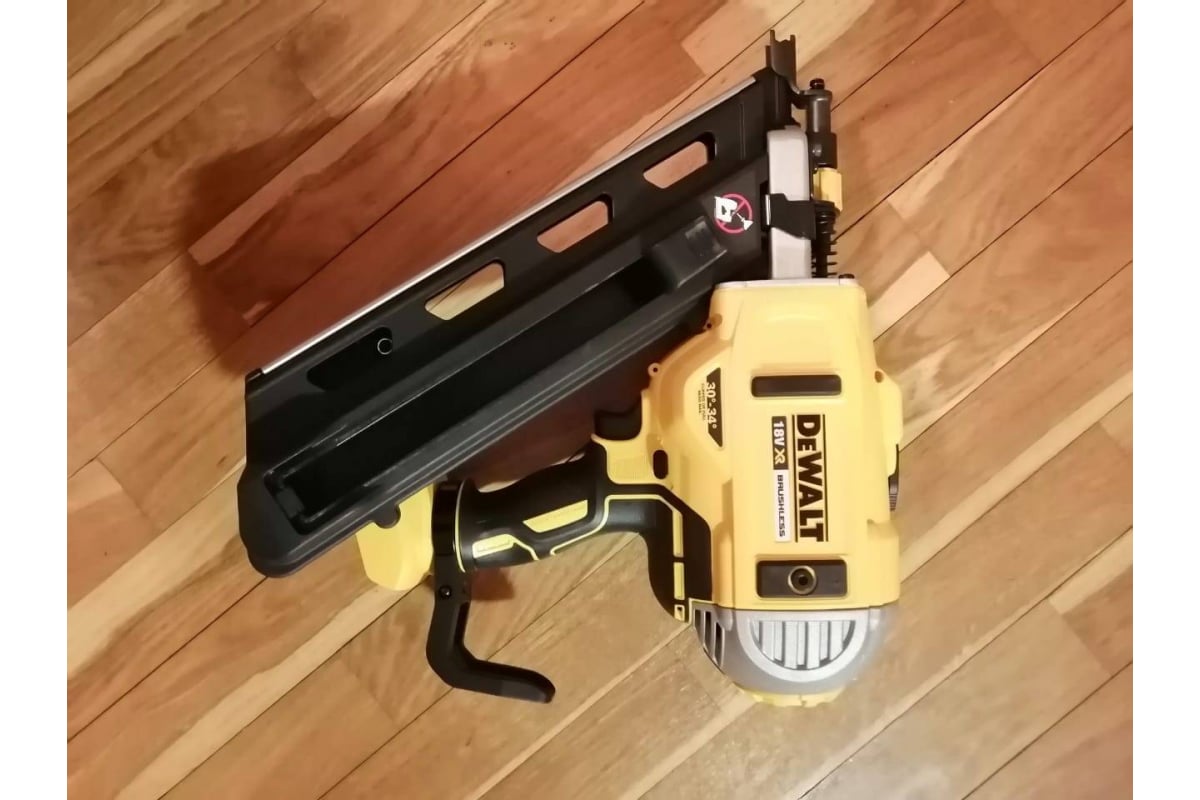 Степлер DeWalt DCN 692P2