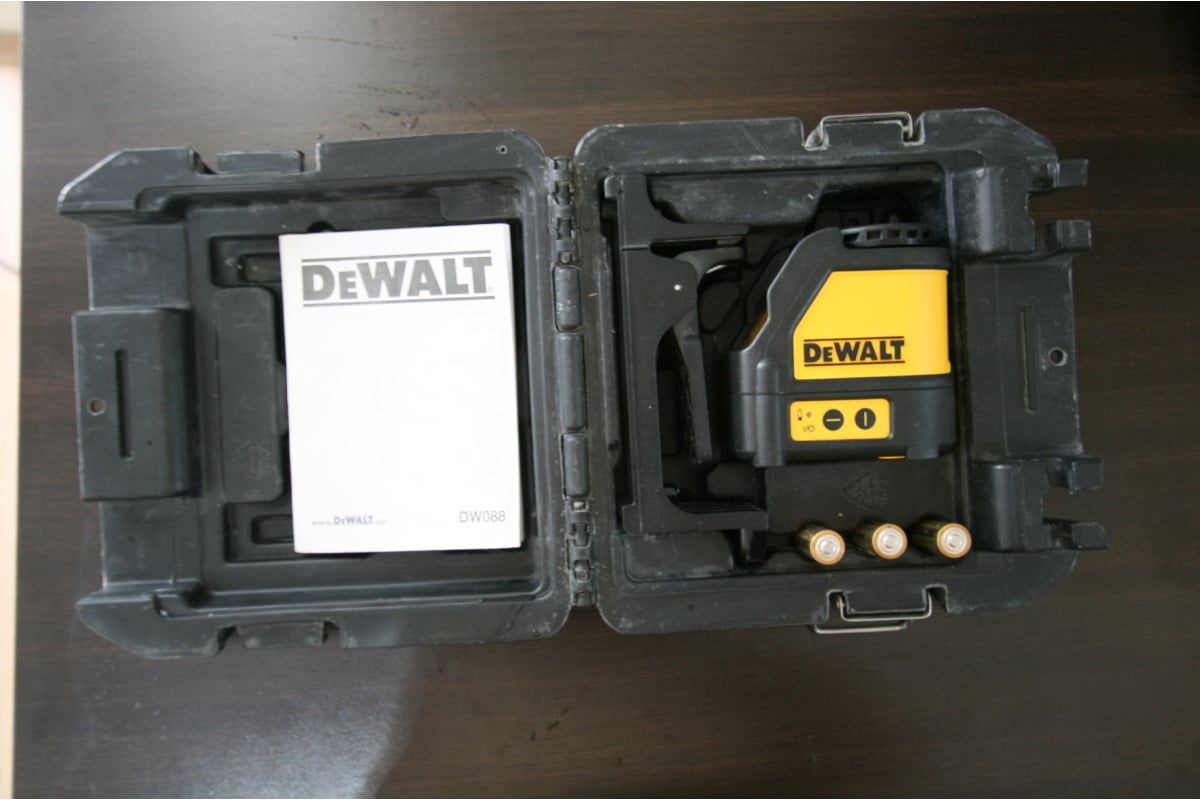 Лазерный нивелир DeWalt DW 088 K