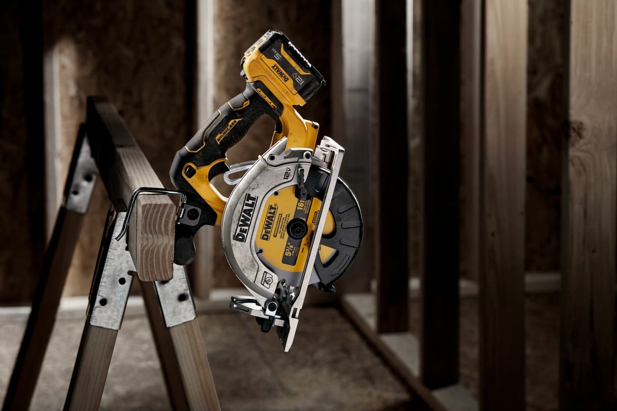 Дисковая пила DeWalt 12 В XR DCS512N-XJ