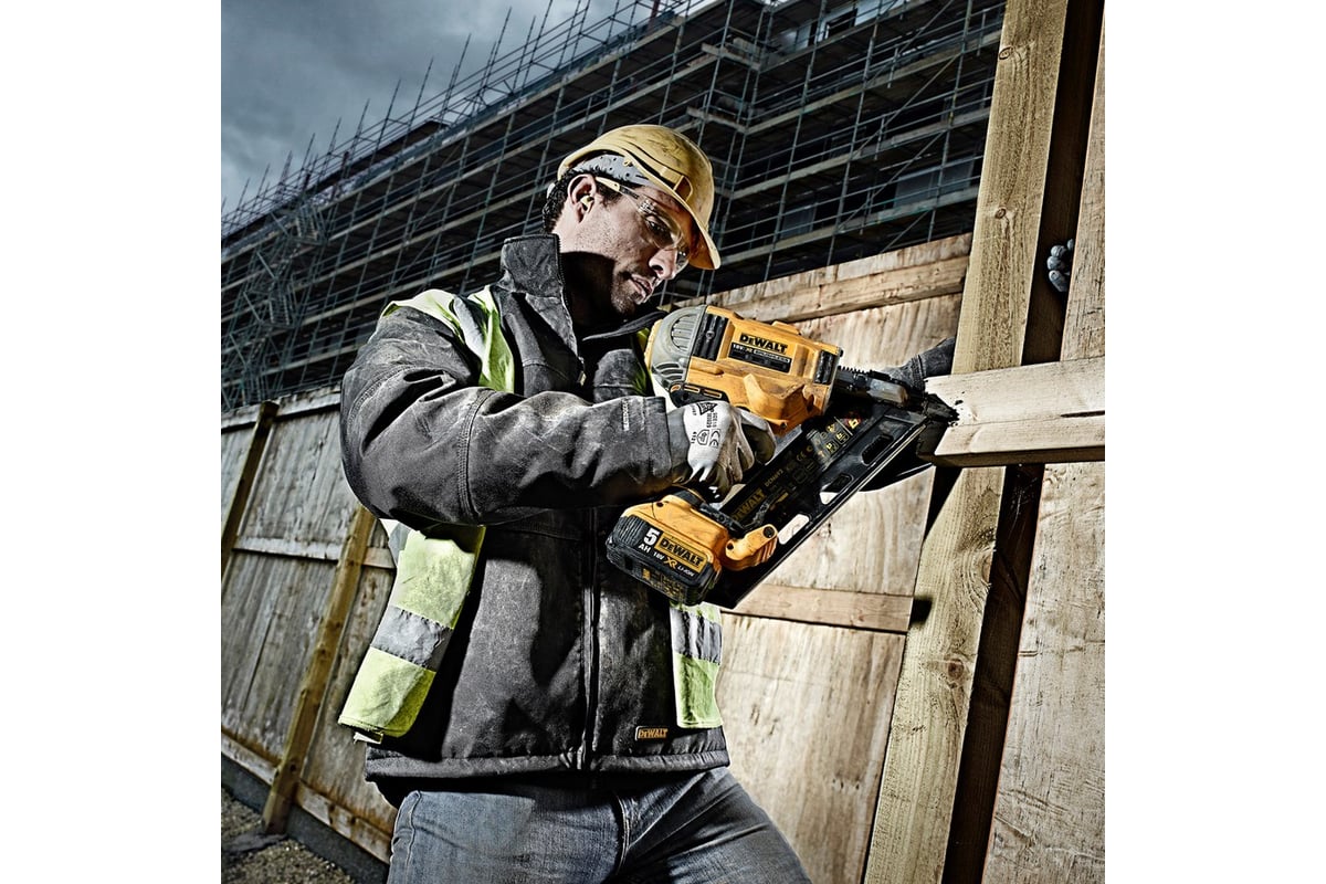 Степлер DeWalt DCN 692P2