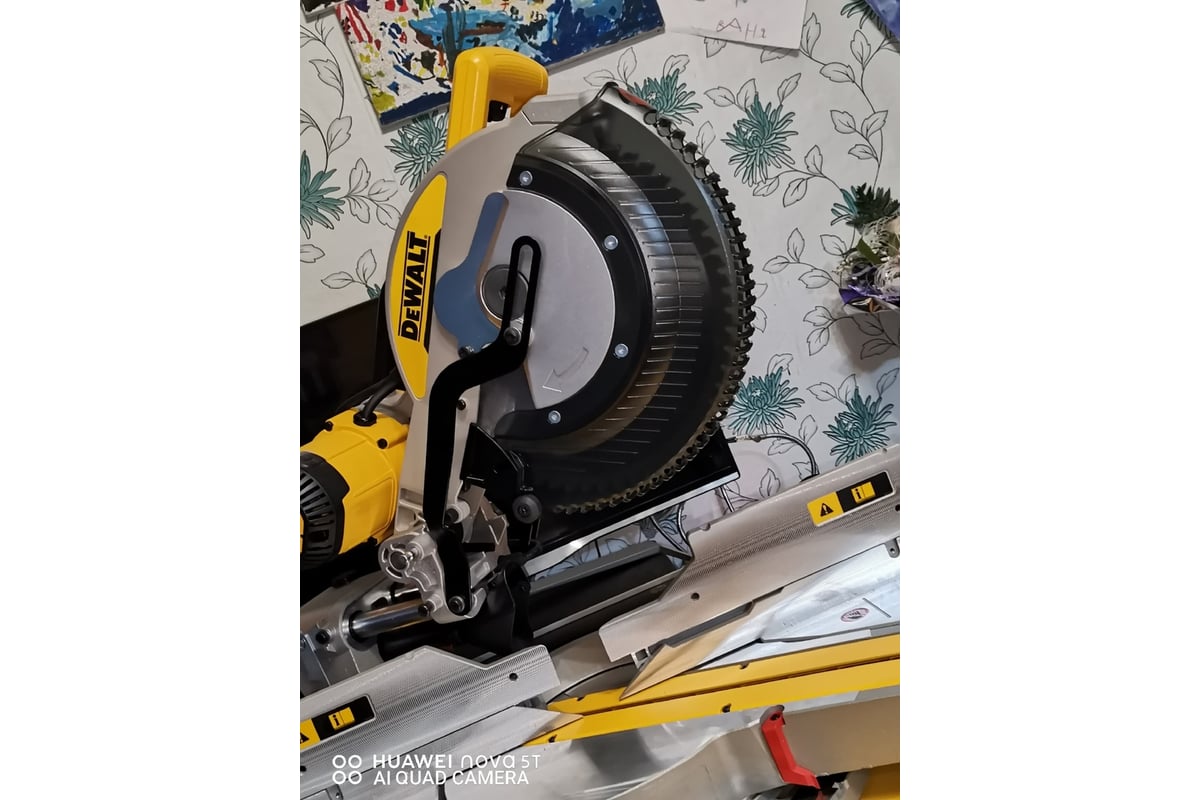 Торцовочная пила DeWalt DWS 780