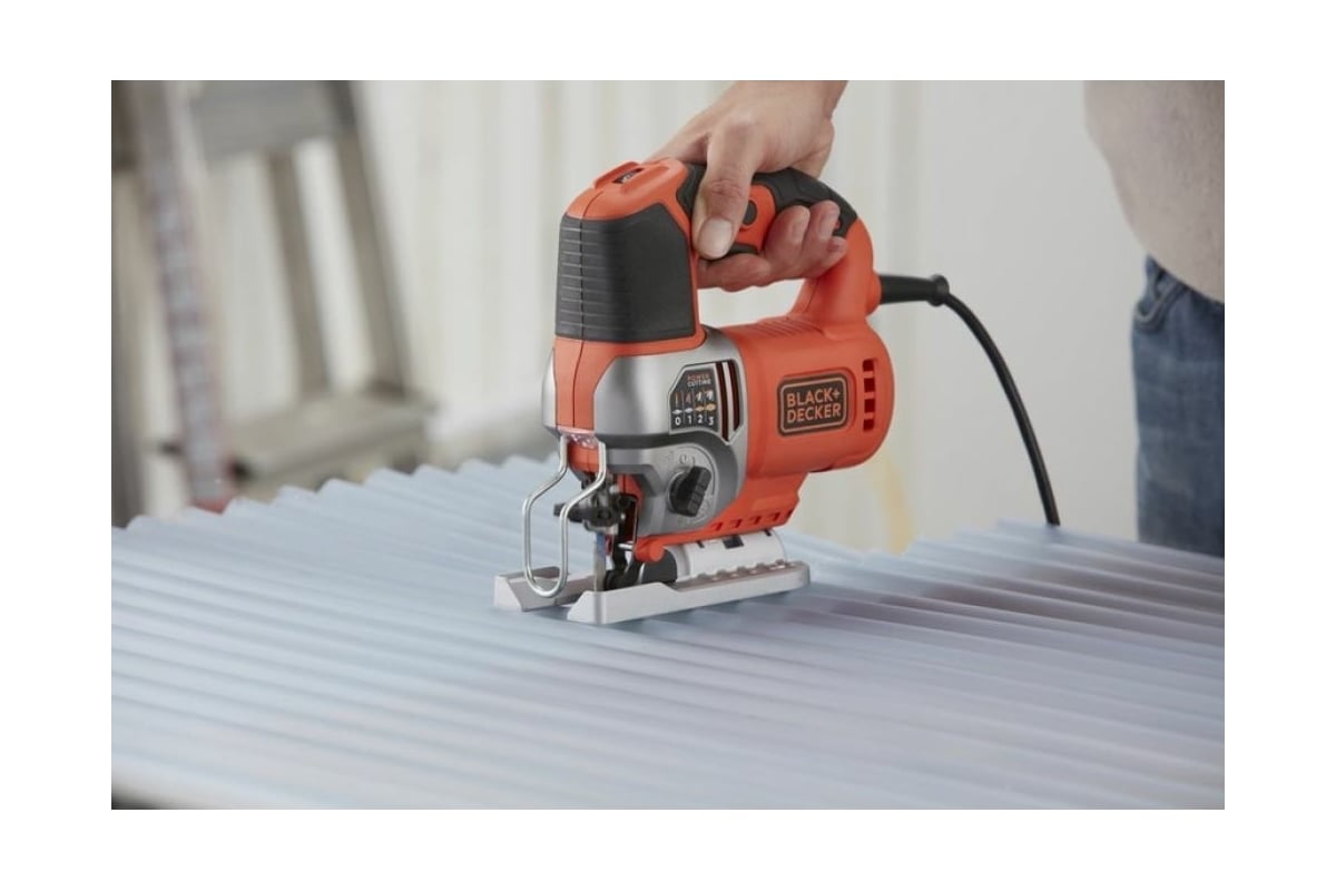 Мощный лобзик Black&Decker BES610K-QS