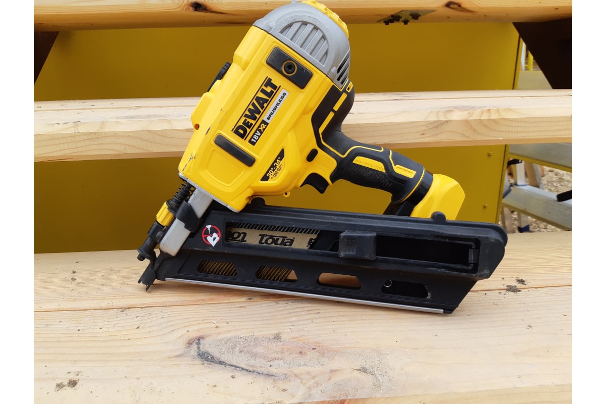 Степлер DeWalt DCN 692P2