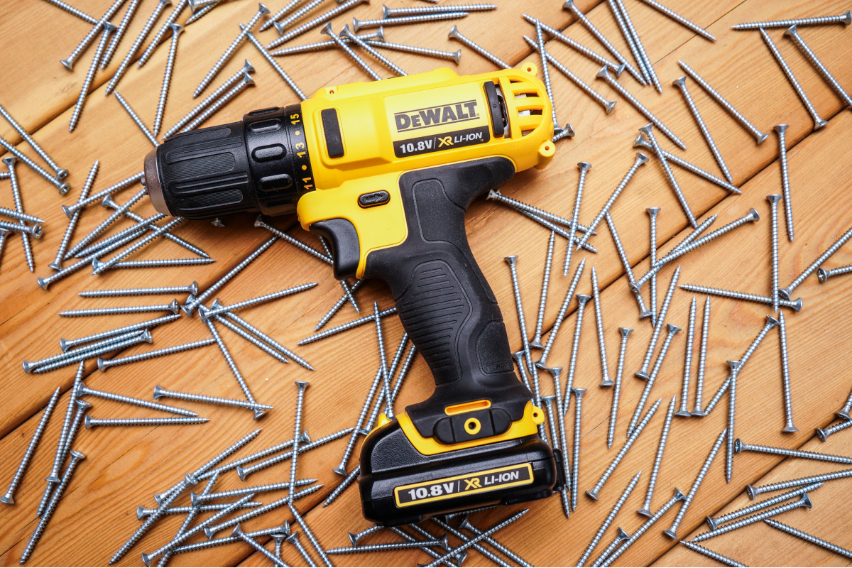 Аккумуляторная дрель-шуруповерт DeWalt DCD 710 C2