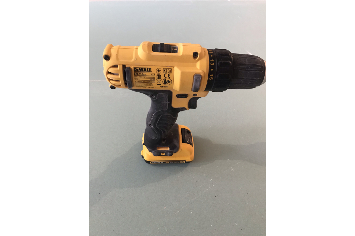 Аккумуляторная дрель-шуруповерт DeWalt DCD 710 D2