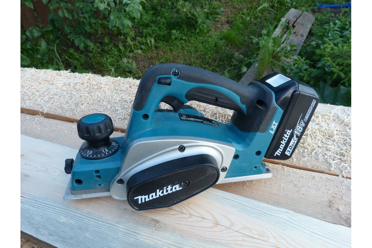 Рубанок Makita LXT DKP180RFE