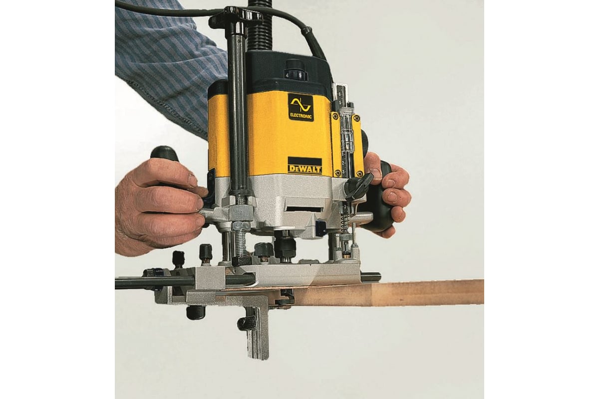 Фрезер DeWalt DW 625 E