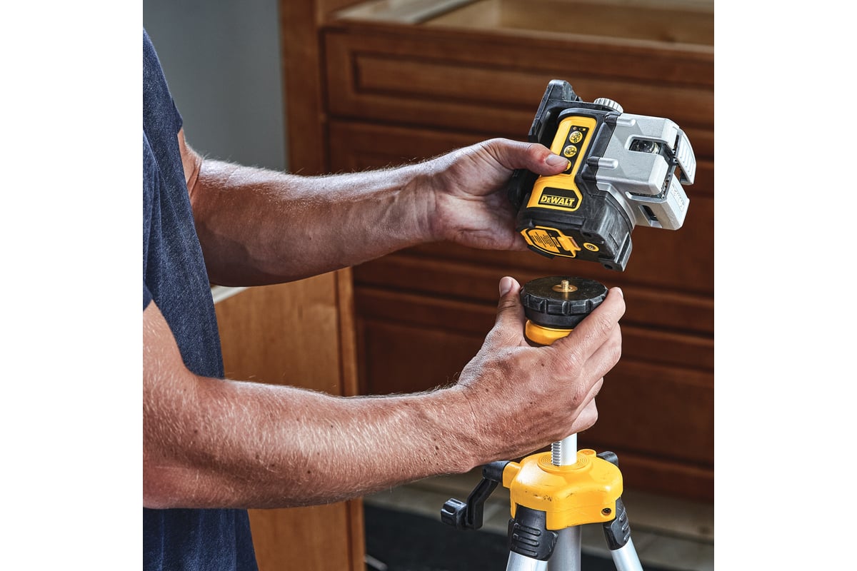 Самовыравнивающийся трехплоскостной лазерный уровень DeWalt DW089CG-XJ