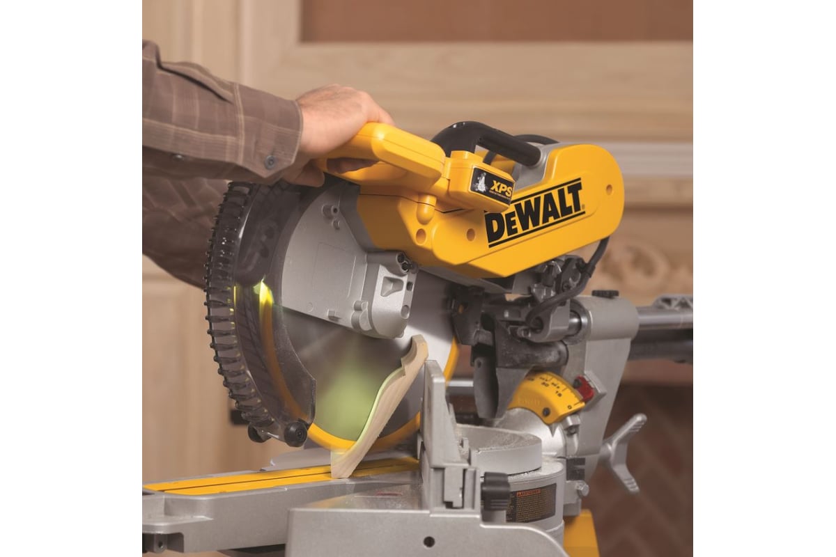 Торцовочная пила DeWalt DWS 780