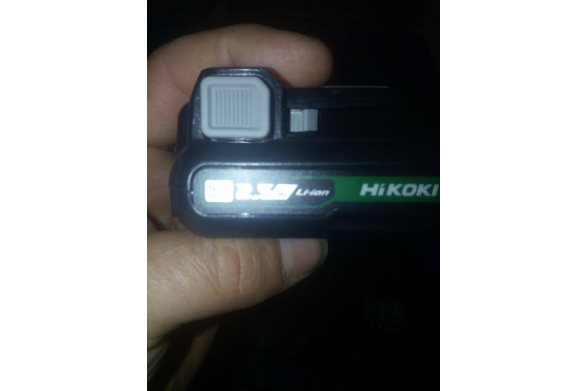 Аккумуляторная дрель-шуруповерт Hikoki DS12DA DS12DARFZ